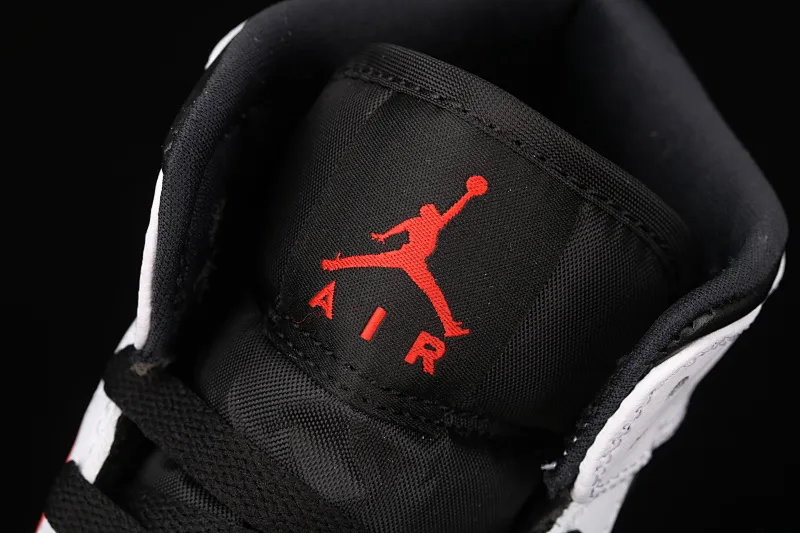 All categories Air Jordan Jordan series basketball shoes Air Jordan 1 Mid G version pure original Air Jordan 1 Mid AJ1 Joe 1 black and white red hook Zhongbang basketball shoes 554725-075